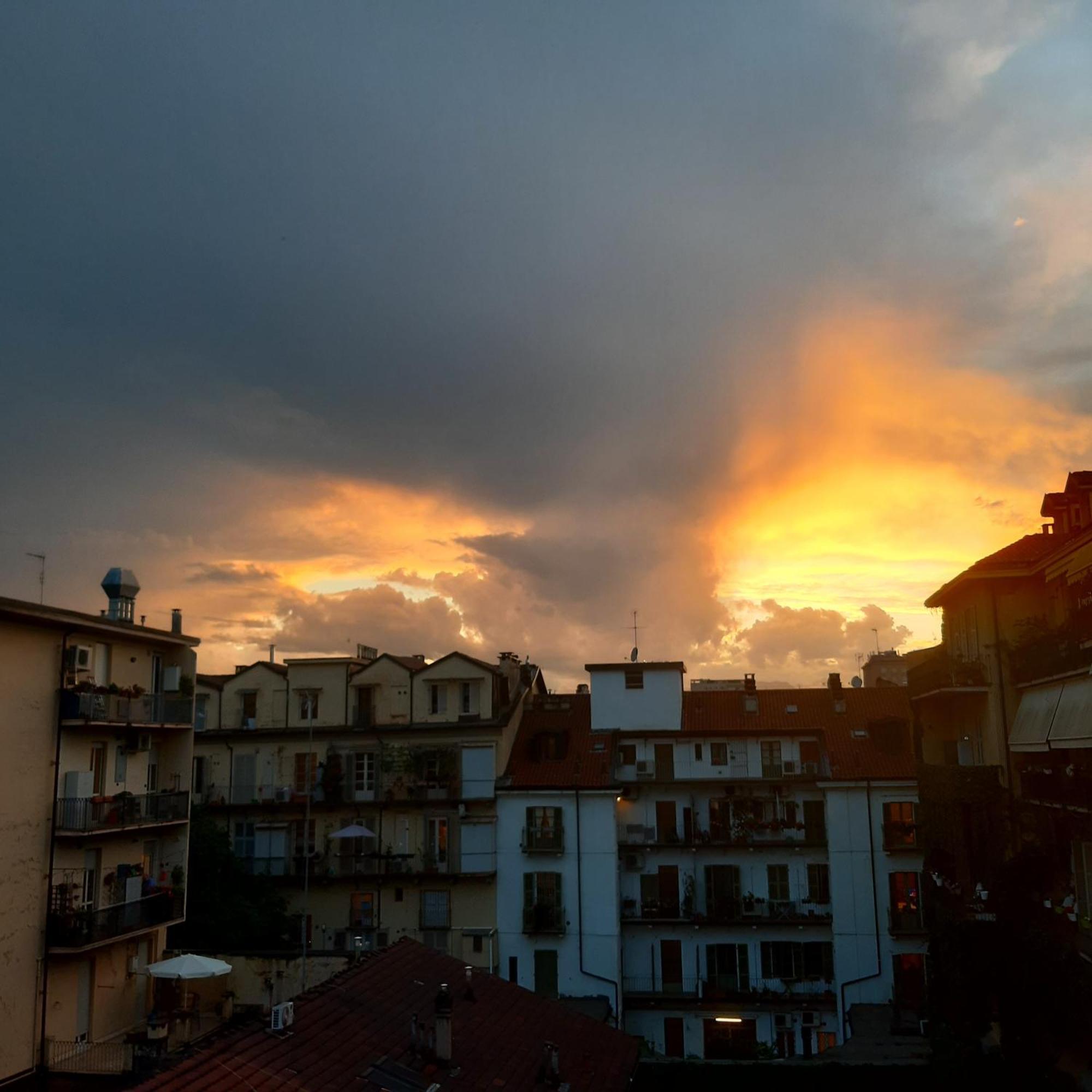 Apartamento La Mansarda Delle Mongolfiere Turín Exterior foto