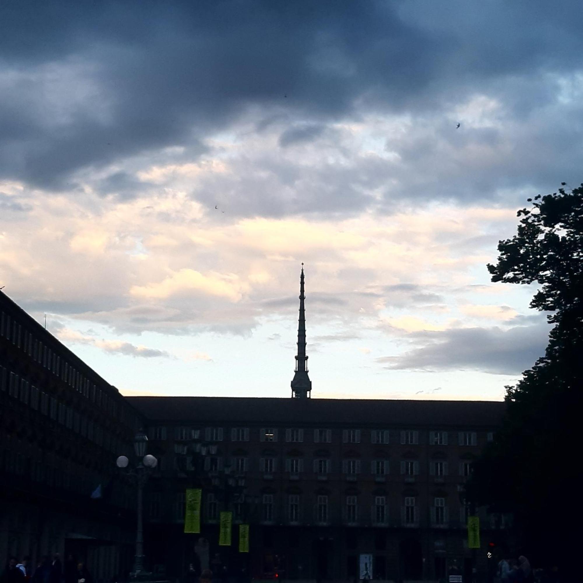 Apartamento La Mansarda Delle Mongolfiere Turín Exterior foto